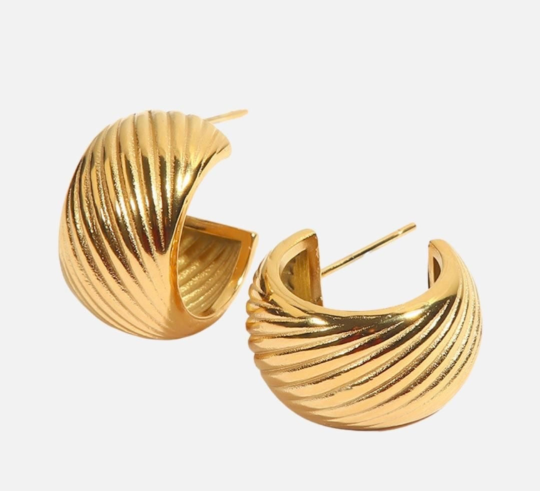 Curve Line Gold Hoops