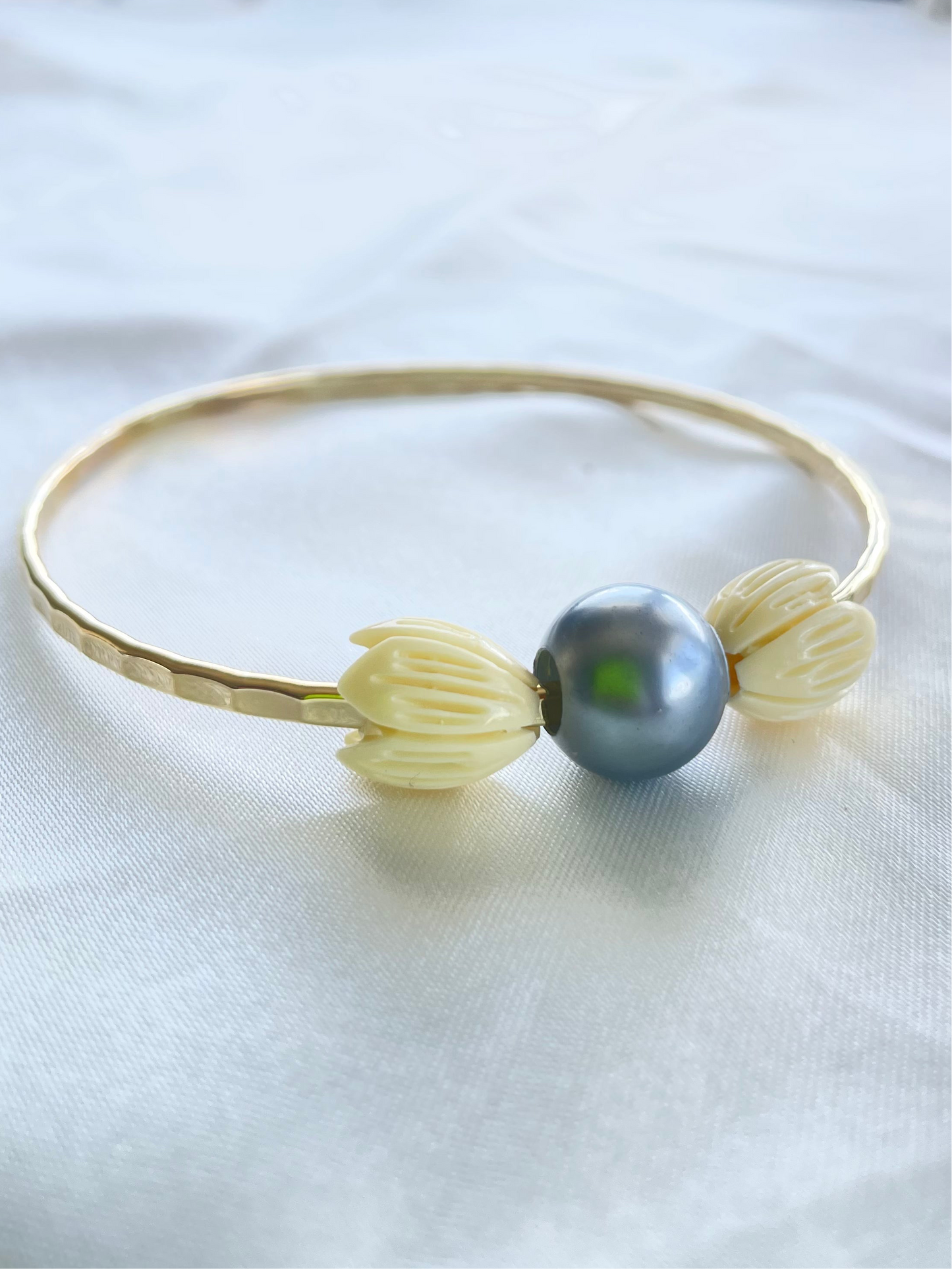 Pīkake + Tahitian Pearl Bangle