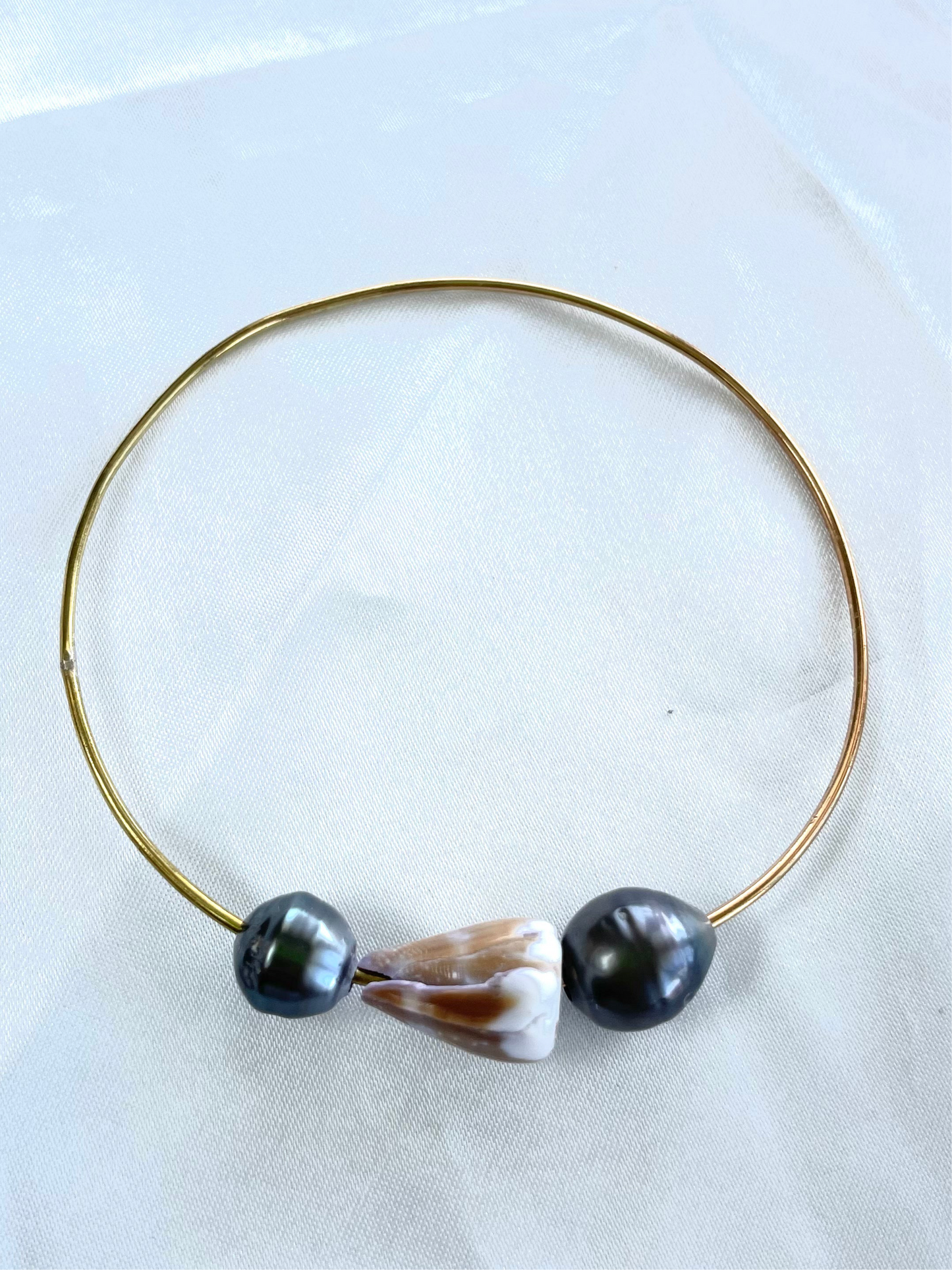 Shell + Tahitian Pearl Bangle